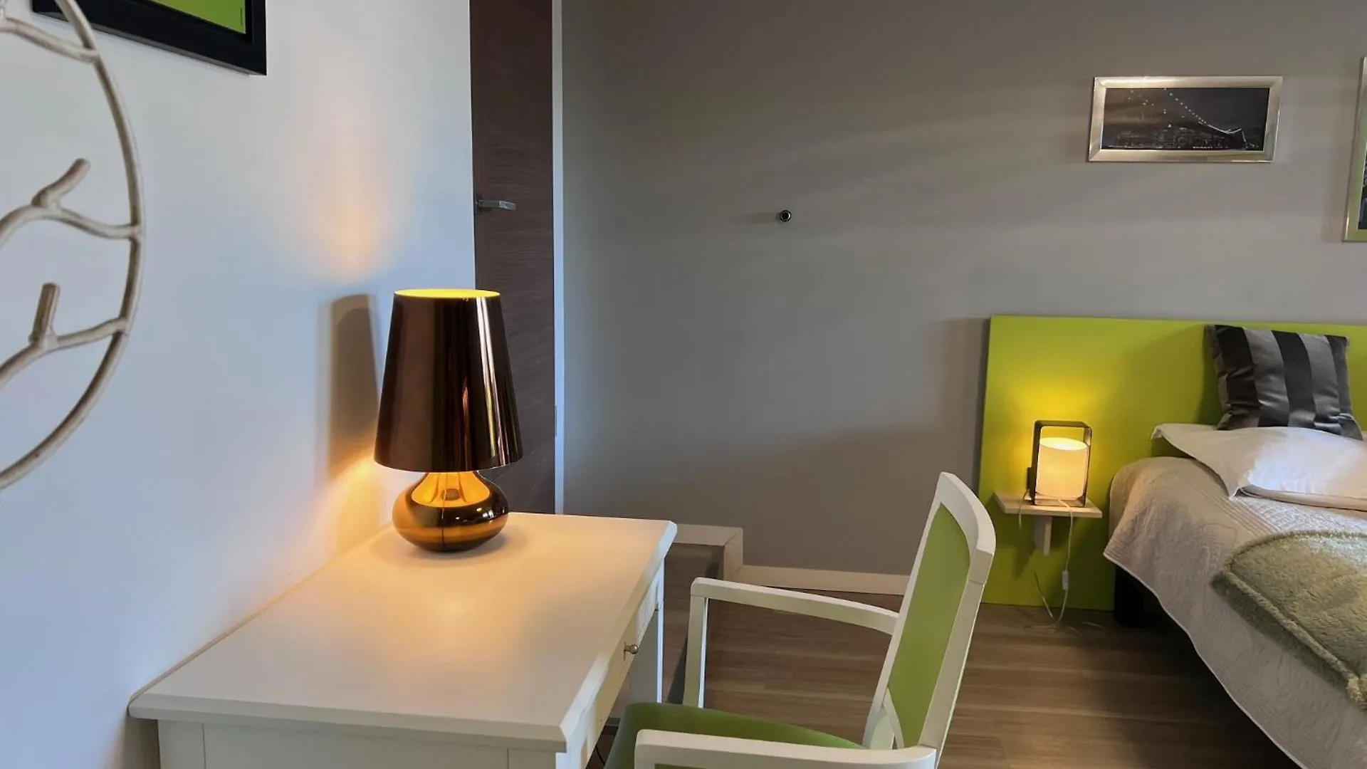 Magnifique Studio Dans Villa Contemporaine Au Calme Avec Piscine & Parking Prive A Beaumont Les Valence & Monteleger 0*, Beaumont-les-Valence Francie