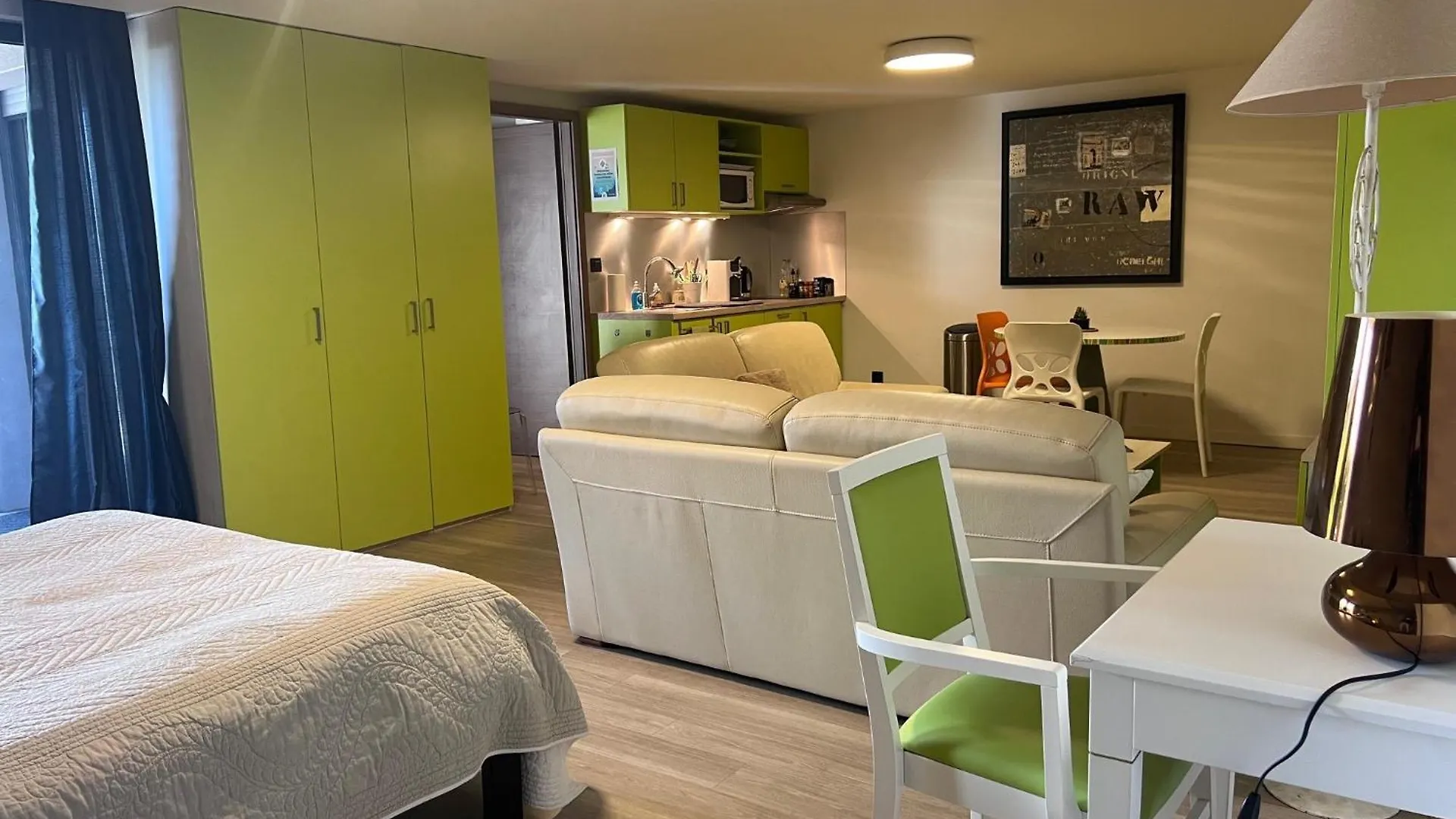 Magnifique Studio Dans Villa Contemporaine Au Calme Avec Piscine & Parking Prive A Beaumont Les Valence & Monteleger 0*, Beaumont-les-Valence Francie